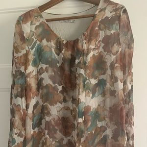 Beautiful blouse. Size L Italy